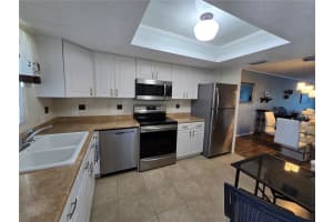 3250 LAKE BAYSHORE DRIVE, BRADENTON, FL 34205 Sold 12/04/24