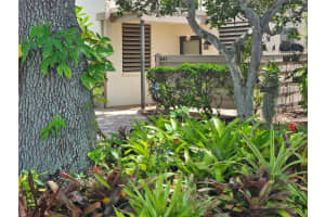 581 LAKESIDE DRIVE, BRADENTON, FL 34210 Sold 01/09/25