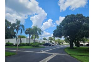 581 LAKESIDE DRIVE, BRADENTON, FL 34210 Sold 01/09/25