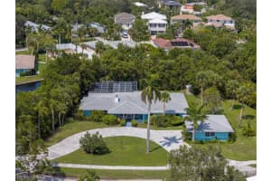 311 ISLAND CIRCLE, SARASOTA, FL 34242 Sold 09/24/24