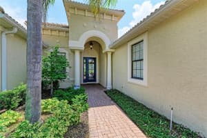 7233 LAKE FOREST GLEN, LAKEWOOD RANCH, FL 34202 Sold 09/25/24