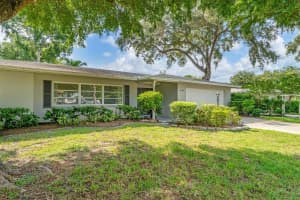 2104 HYDE PARK CIRCLE, SARASOTA, FL 34239 Sold 10/23/24
