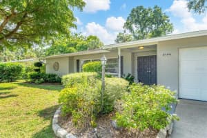 2104 HYDE PARK CIRCLE, SARASOTA, FL 34239 Sold 10/23/24