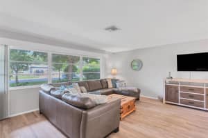 2104 HYDE PARK CIRCLE, SARASOTA, FL 34239 Sold 10/23/24