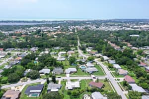 2488 BREAKWATER CIRCLE, SARASOTA, FL 34231 Sold 02/27/25