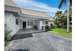 569 SUTTON PLACE, LONGBOAT KEY, FL 34228 Sold 03/05/25