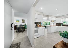 569 SUTTON PLACE, LONGBOAT KEY, FL 34228 Sold 03/05/25