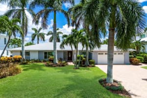 617 KEY ROYALE DRIVE, HOLMES BEACH, FL 34217 Sold 11/22/24