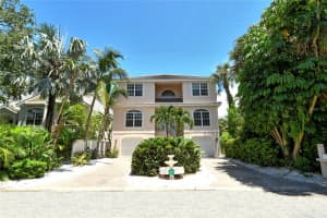 4931 Oxford Dr, SARASOTA