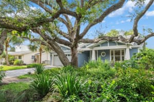 2585 HYDE PARK STREET, SARASOTA, FL 34239 Sold 10/25/24