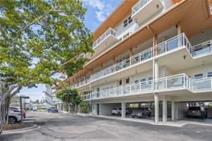 225 SANDS POINT ROAD, LONGBOAT KEY, FL 34228 Sold 03/11/25