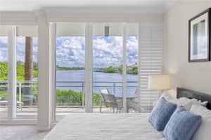 225 SANDS POINT ROAD, LONGBOAT KEY, FL 34228 Sold 03/11/25