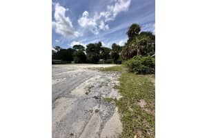 1296 DIXIE FREEWAY, NEW SMYRNA BEACH, FL 32168 Sold 10/18/24