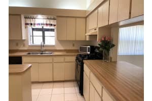 4877 VILLAGE GARDENS DRIVE, SARASOTA, FL 34234 Sold 11/01/24