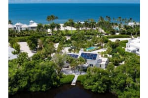7665 Sanderling Rd, SARASOTA