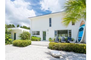 7665 SANDERLING ROAD, SARASOTA, FL 34242 - MLS#MFRA4622464