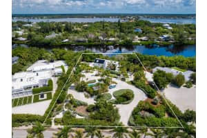 7665 SANDERLING ROAD, SARASOTA, FL 34242 - MLS#MFRA4622464
