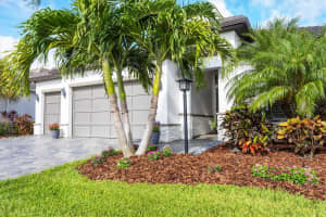 8125 GRANDE SHORES DRIVE, SARASOTA, FL 34240 Sold 11/04/24