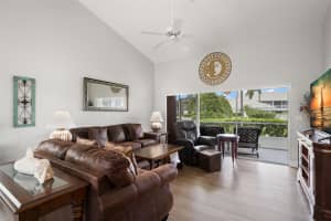 6627 PINEVIEW TERRACE, BRADENTON, FL 34203 Sold 12/13/24