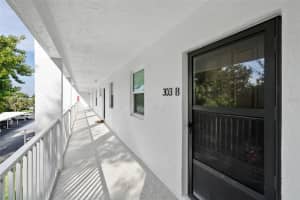 600 SUTTON PLACE, LONGBOAT KEY, FL 34228 Sold 10/21/24