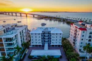 174 GOLDEN GATE POINT, SARASOTA, FL 34236 Sold 01/30/25