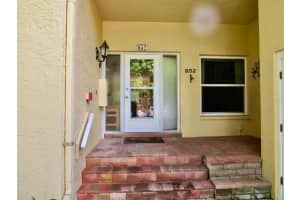 852 HUDSON AVENUE, SARASOTA, FL 34236 Sold 10/18/24