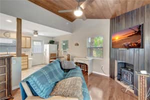 2132 ROSELAWN STREET, SARASOTA, FL 34231 Sold 05/01/25