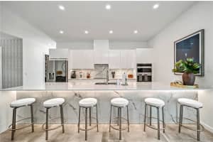 2327 HILLVIEW STREET, SARASOTA, FL 34239 - MLS#MFRA4623881
