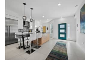 3542 MISTLETOE LANE, LONGBOAT KEY, FL 34228 Sold 01/21/25