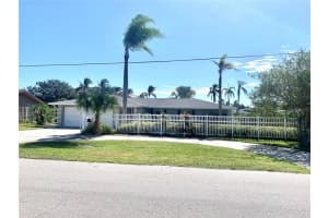1714 Meadowood St, SARASOTA