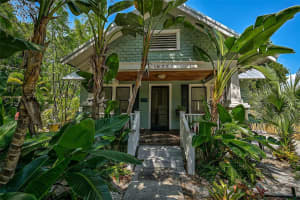 1677 4TH STREET, SARASOTA, FL 34236 Sold 07/30/25