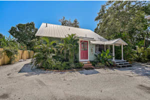 1677 4TH STREET, SARASOTA, FL 34236 Sold 07/30/25