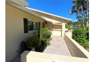390 301 BOULEVARD, BRADENTON, FL 34205 Sold 10/29/24
