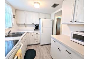 2224 CANAL DRIVE, BRADENTON, FL 34207 Sold 04/29/25