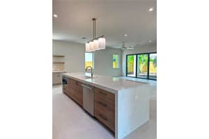 2425 TEMPLE STREET, SARASOTA, FL 34239 Sold 02/13/25