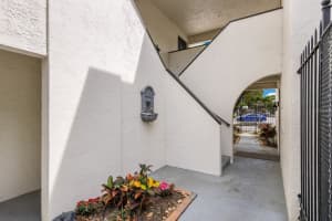 1542 OAK STREET, SARASOTA, FL 34236 - MLS#MFRA4624938