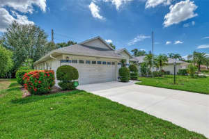 5726 STONE POINTE DRIVE, SARASOTA, FL 34233 Sold 11/08/24