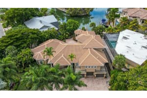 850 SIESTA KEY CIRCLE, SARASOTA, FL 34242 Sold 01/21/25