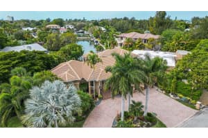 850 SIESTA KEY CIRCLE, SARASOTA, FL 34242 Sold 01/21/25