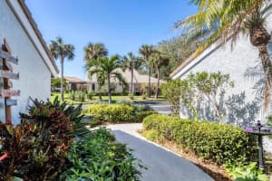 400 CARRIAGE HOUSE LANE, NOKOMIS, FL 34275 Sold 01/06/25