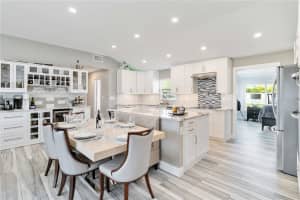 2231 SUNNYSIDE LANE, SARASOTA, FL 34239 Sold 12/23/24