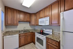 390 301 BOULEVARD, BRADENTON, FL 34205 Sold 12/16/24