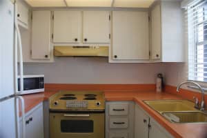 102 46TH AVENUE TERRACE, BRADENTON, FL 34207 Sold 12/06/24