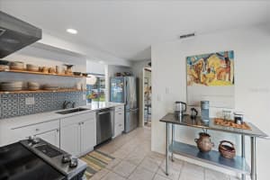 2212 BAHIA VISTA STREET, SARASOTA, FL 34239 Sold 03/31/25
