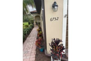 6752 WILLOWSHIRE WAY, BRADENTON, FL 34212 Sold 04/30/25