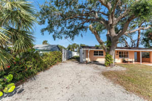 1841 BUCCANEER DRIVE, SARASOTA, FL 34231 - MLS#MFRA4626683