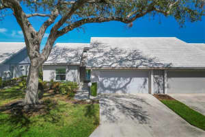5363 CRESTLAKE BOULEVARD, SARASOTA, FL 34233 Sold 01/03/25