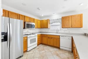 2476 KENMORE LANE, THE VILLAGES, FL 32162 Sold 02/14/25