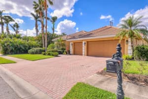 2888 GRAZELAND DRIVE, SARASOTA, FL 34240 Sold 02/28/25