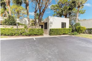 597 LAKESIDE DRIVE, BRADENTON, FL 34210 Sold 01/30/25